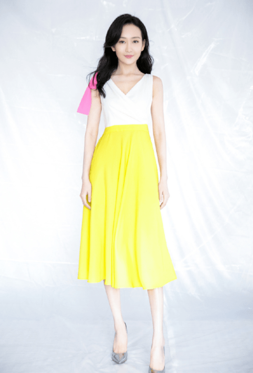 王鸥|王鸥带火了一种穿法，叫“衬衫+阔腿裤”，利落潇洒又有气场