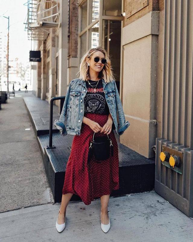 黑色|必备的牛仔外套，这样搭配起来，休闲减龄又帅气！