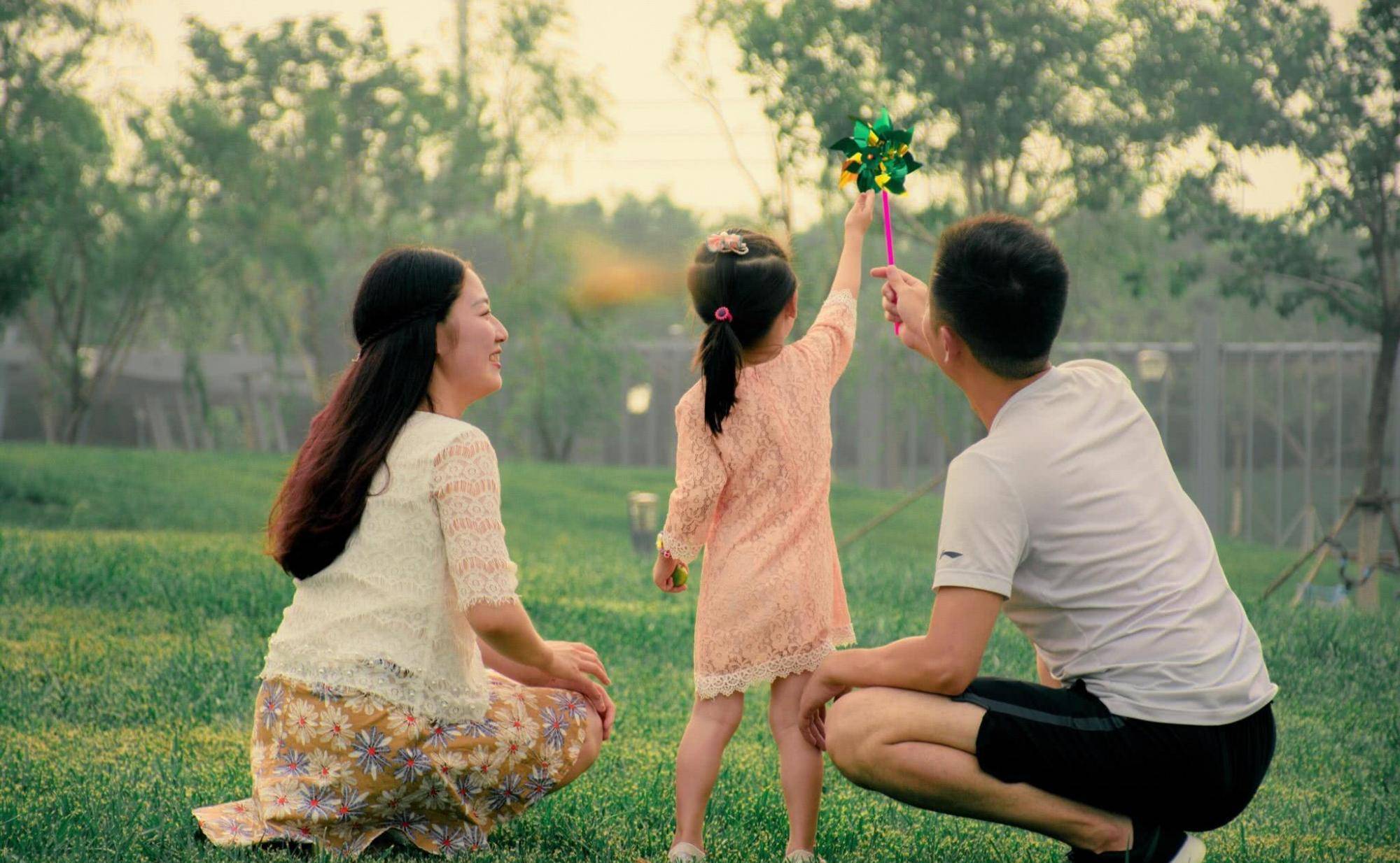 人口|不能指望90后和00后？专家提出生三胎奖励政策，网友却不买账