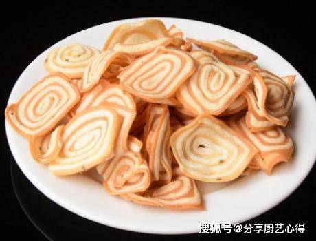 做法|教你一款小零嘴，一碗面粉半碗水，做着省事吃着酥脆，哄孩子管用