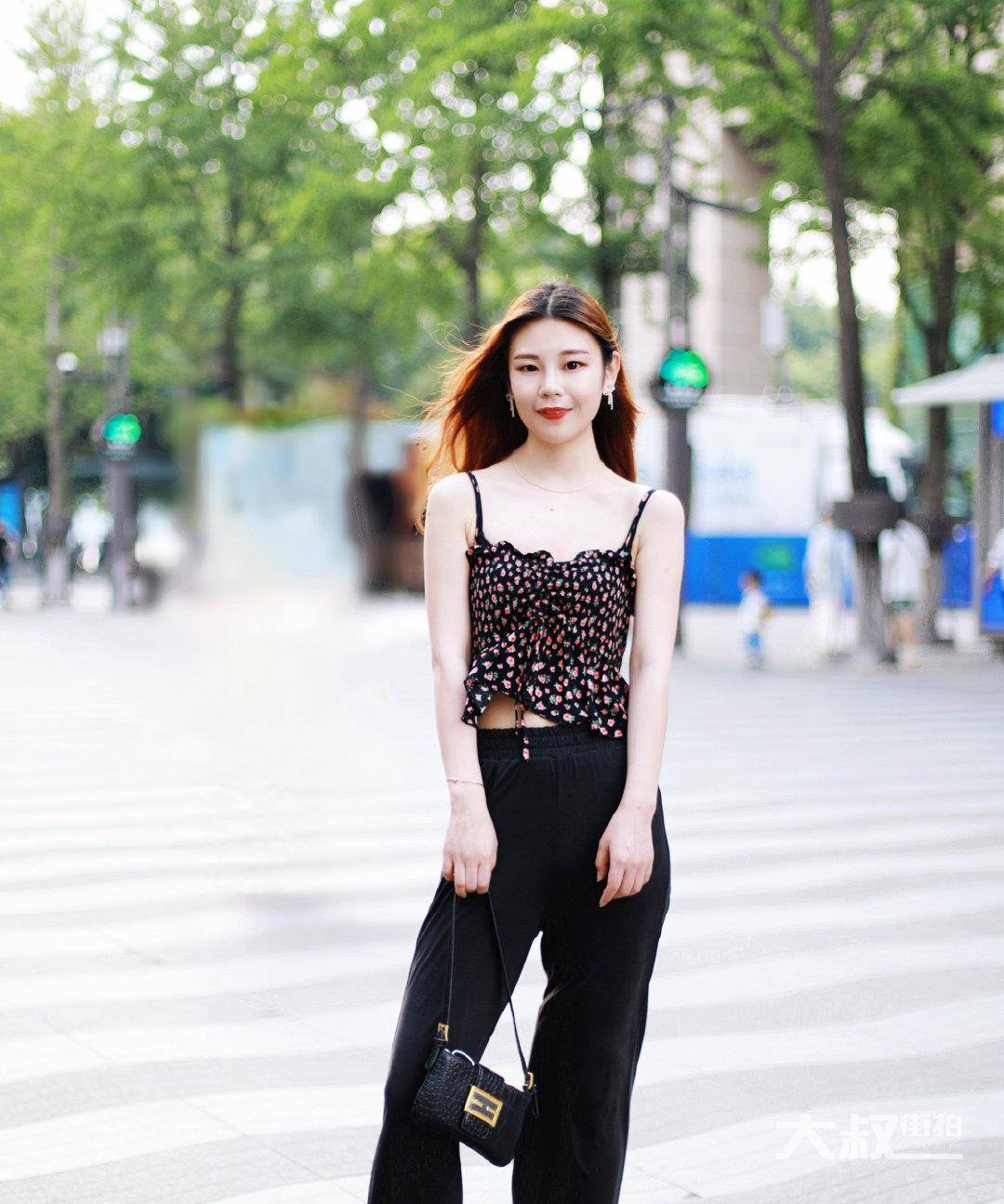 女孩子|长裤穿搭不一定时尚，上衣搭配很重要，大胆的选择 才高挑