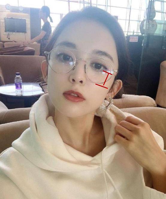 姐妹|戴眼镜就不能化妆了吗？“眼镜妆”了解一下，简单又好看