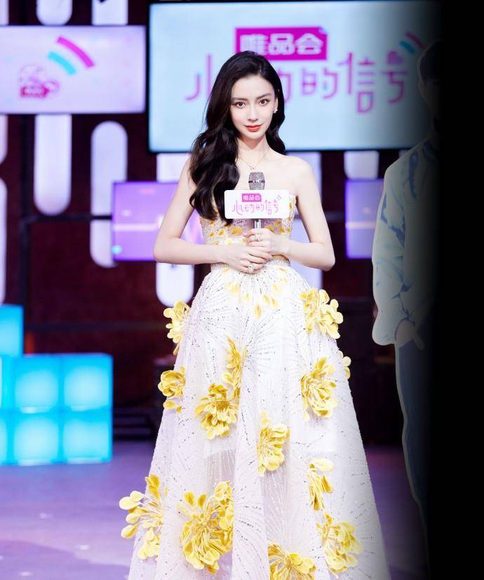 细节|baby时尚资源太好,上综艺也要穿高定礼服,还是2021当季新款