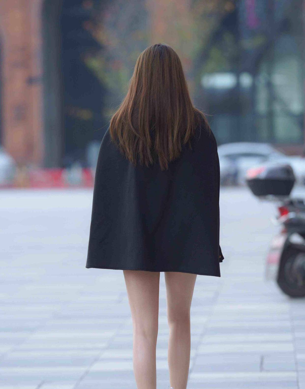 黑色|丰润紧致的连衣裙美女，造型个性又有时尚感，身材高挑