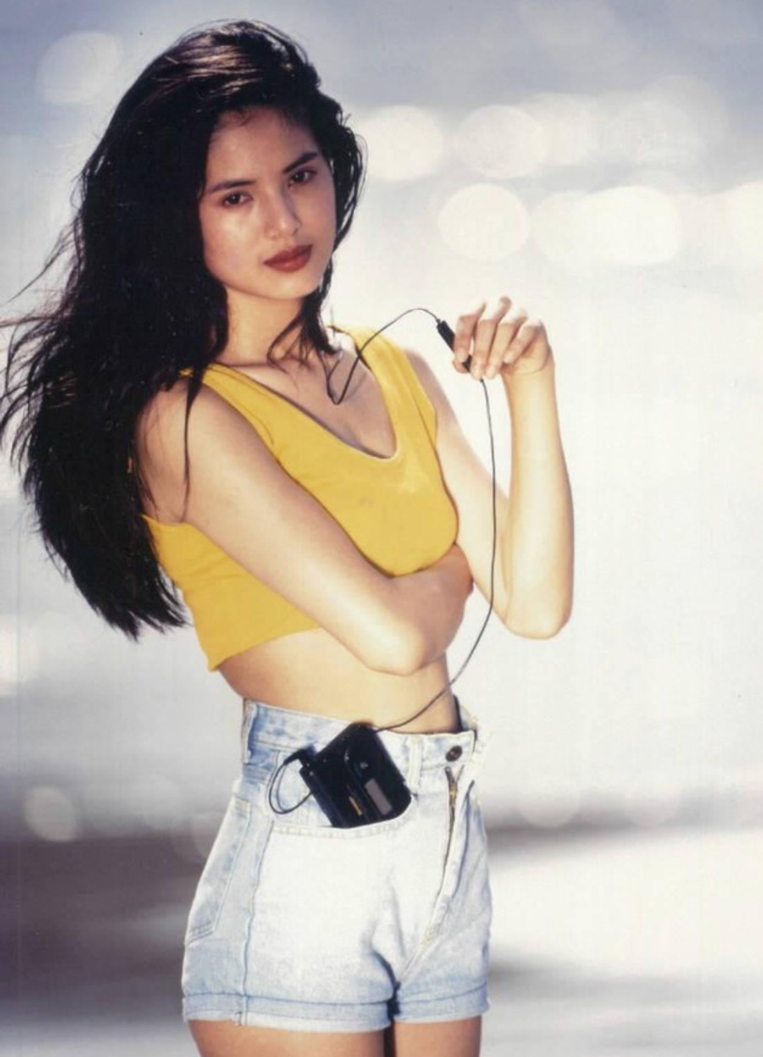 身材|李若彤30年前就胆大,穿小背心短裤还不系扣,身材和现在没差别