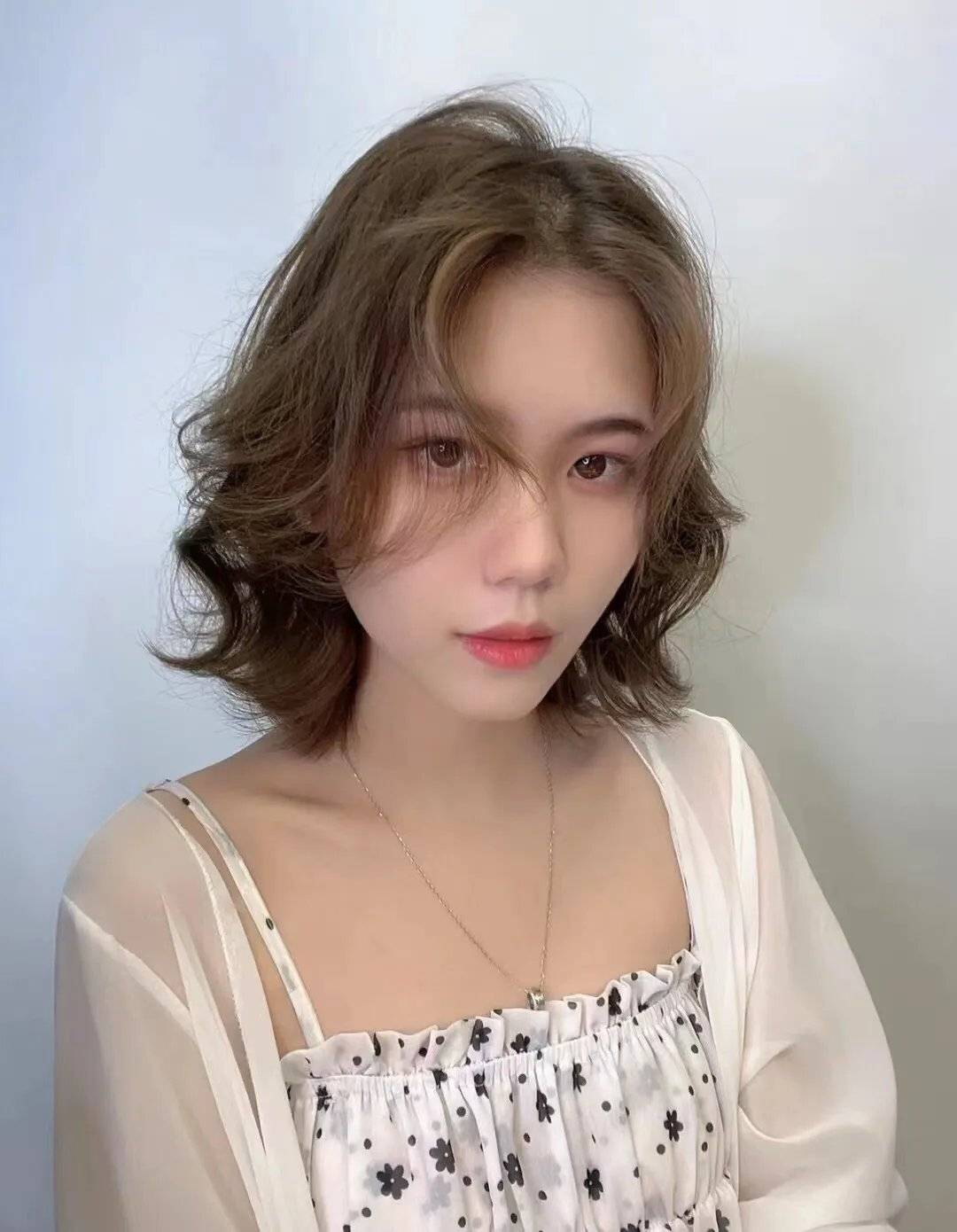 发型|羊毛卷已过时，22款当下流行发型送给大家，直接剪就对了