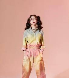 一身|香芋紫有多美？看徐璐穿搭才知道，温柔显身材，时尚慵懒又气质