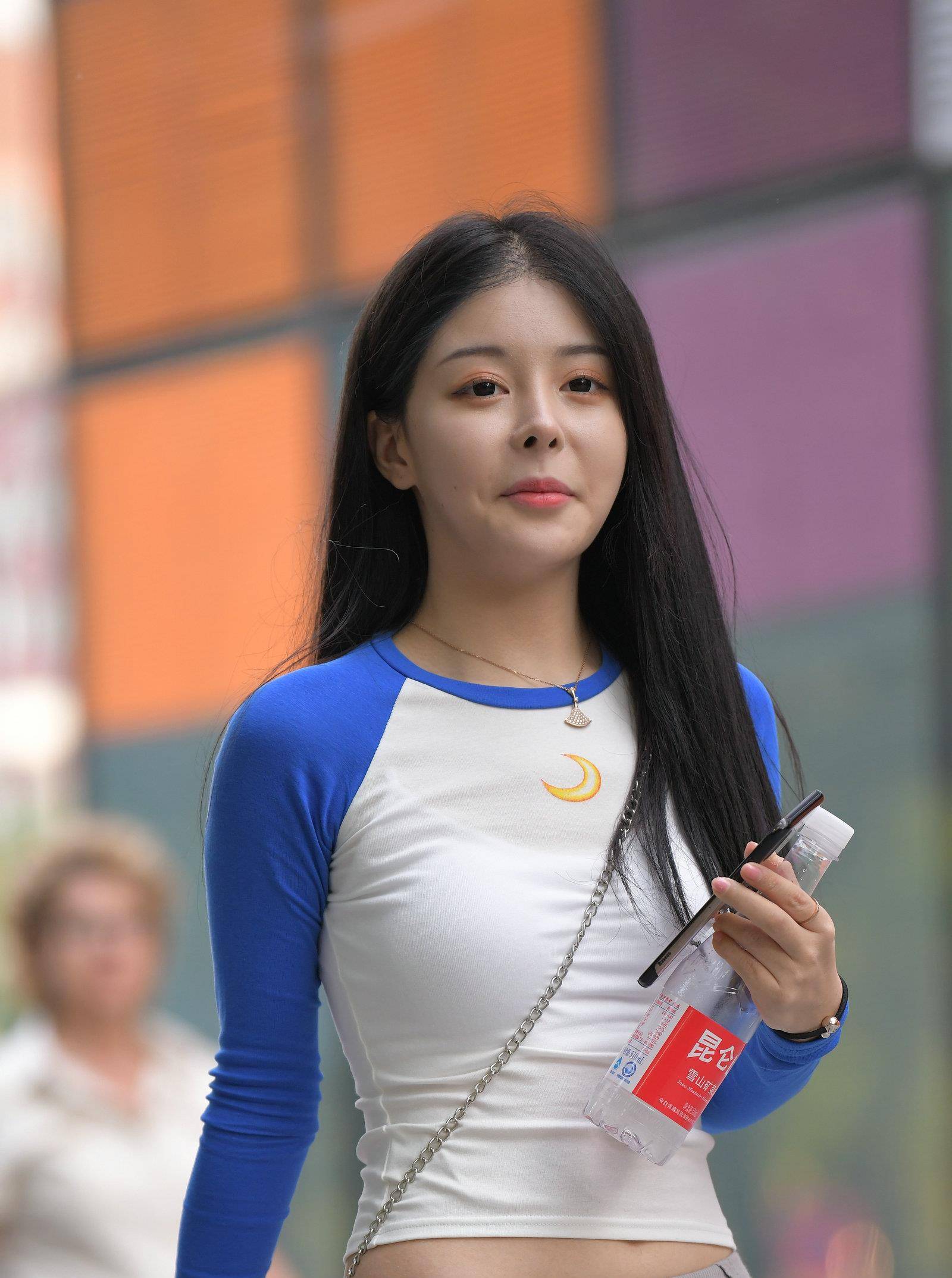 设计|女生的夏季短裤穿搭,配上个性上衣,清凉时尚又潮流