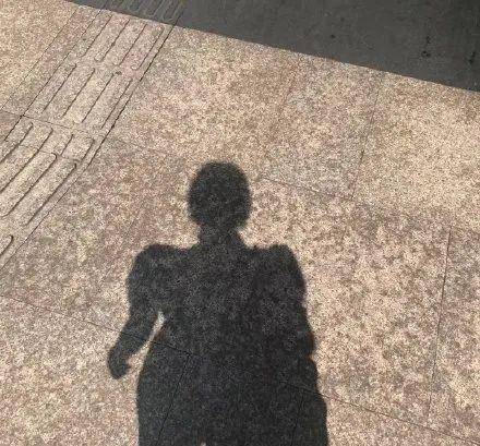 身材|UR如何靠“泡泡袖”成为当代女孩的快乐老家？
