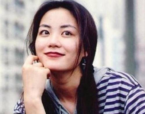 进行|52岁的王菲罕露面：生日当天连开8瓶红酒助兴，一晚消费6.5万元