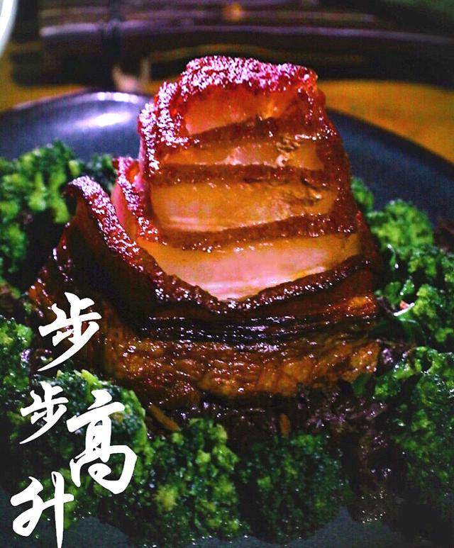 李子柒晒年夜饭,八道菜个个美的像艺术品,菜名是对大家的祝福