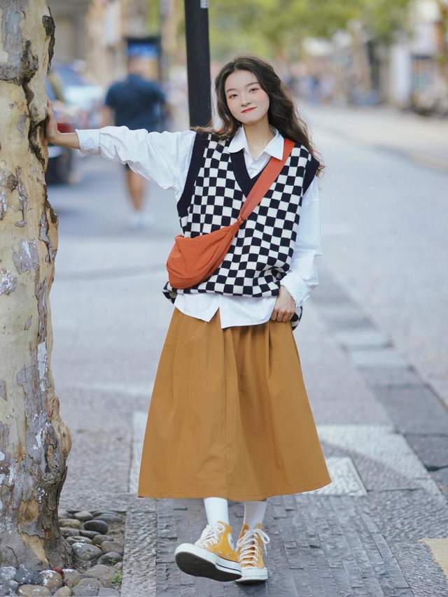 毛衣|适合20岁左右的女生穿，衬衫搭配半身裙，穿起来简约又有层次感