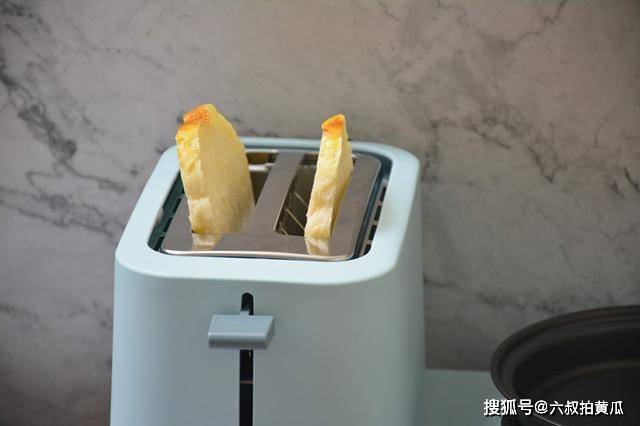 美食|十分钟快手营养早餐牛油果三明治，解决孩子上学大人上班赶时间