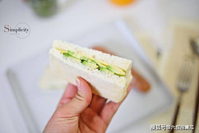 美食|十分钟快手营养早餐牛油果三明治，解决孩子上学大人上班赶时间