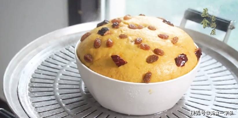 做法|半个南瓜一瓢面,不加水这样做出来的发糕,当早餐比面包松软营养