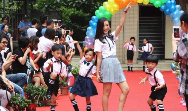 家长|公立幼儿园还是私立幼儿园，家长难以抉择，两者结合或许皆大欢喜