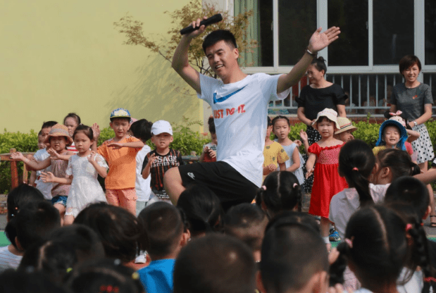 男幼师|男生被调剂到学前教育，未来只能当男幼师？别急，这些职业也不错