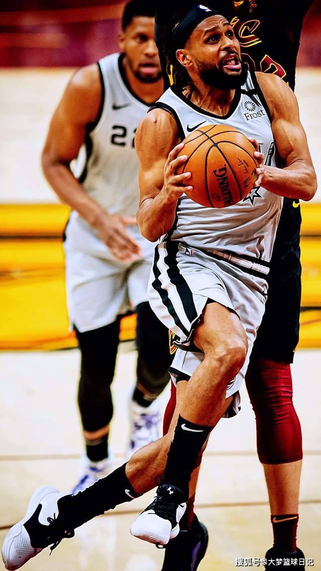 篮球明星詹姆斯照片 4f9da40c8dc5429da45958fc0e4ca9e3.jpeg