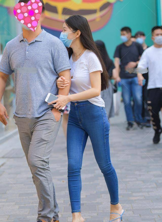 身材|黑色时尚长袖搭配黑色潮流打底裤，体现气质，优雅等不同风格