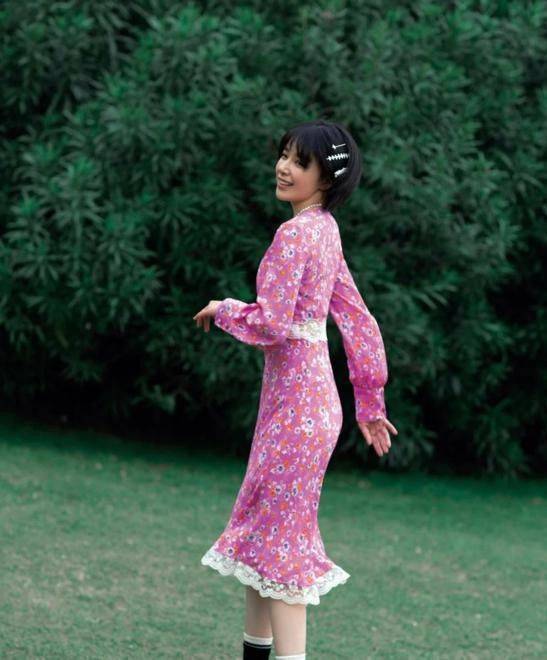 美人|阚清子演绎法式摩登美人,包臀裙都短到大腿根,为了出圈真的拼