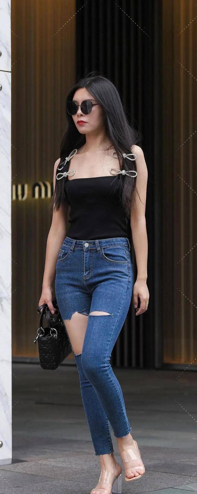 显得|高贵优雅的瑜伽裤穿搭塑造女性优雅高贵，显得美腿修长，女神气质