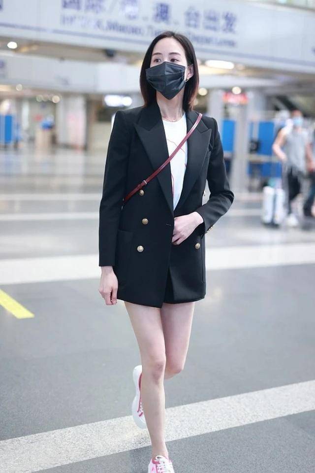 下半身|张钧甯把西装穿“活”了，造型时髦显身材，真没浪费168cm的身高