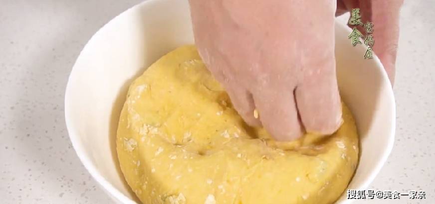 做法|半个南瓜一瓢面,不加水这样做出来的发糕,当早餐比面包松软营养