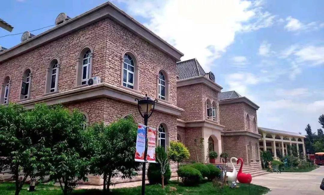 张裕摩|观万亩葡萄长廊,赏贺兰山下酒庄!