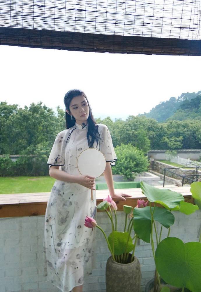 细节|《理想之城》孙俪太放飞,穿旗袍扮“邦女郎”真酷,比邓超有气场