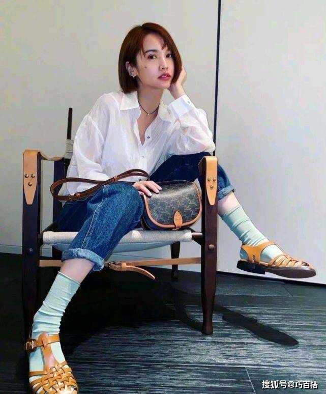 杨丞琳|37岁杨丞琳身材好辣，廓形牛仔套装+绿色小背心，马甲线很迷人