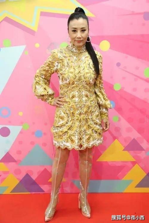 活动|汪明荃73岁又怎样?穿搭、发型、妆容都精致,气质在不用刻意扮嫩