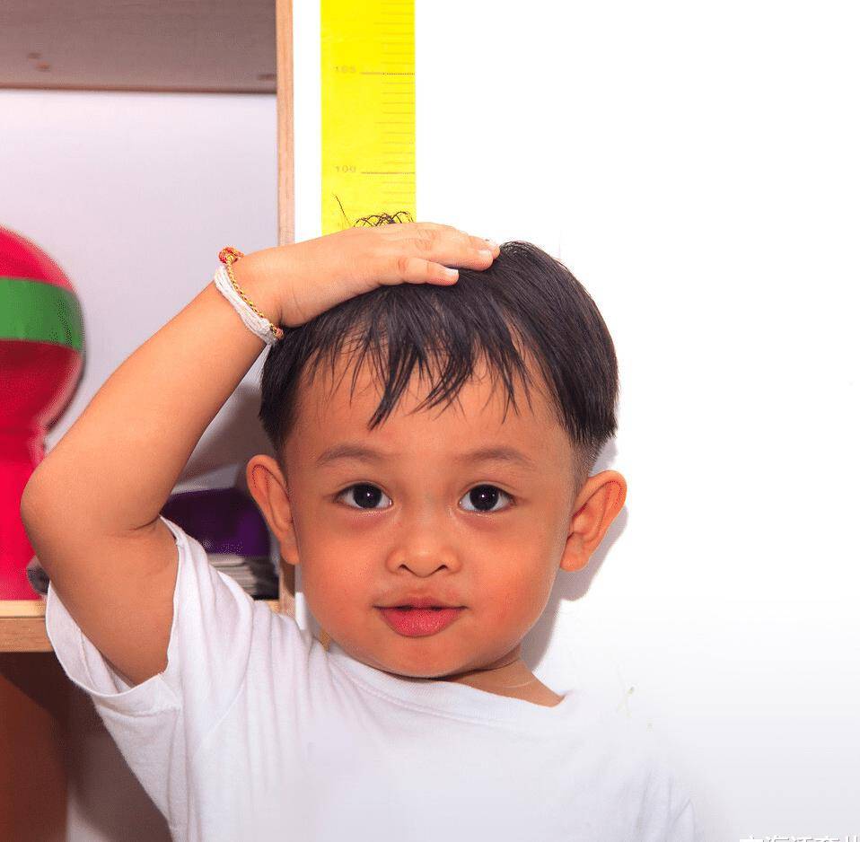 美食|2岁男孩身高远远不达标，妈妈调整了3个细节，宝宝3个月长高5厘米