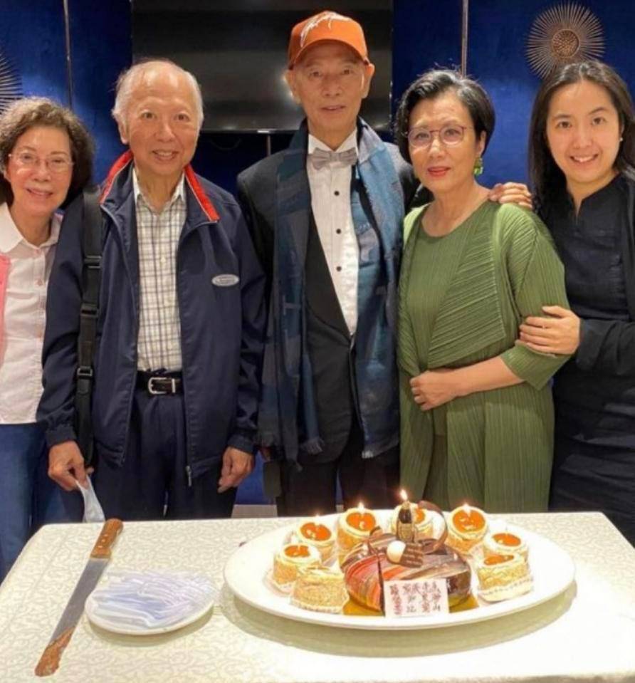 皱纹|汪明荃穿长裙还这么漂亮，73岁皱纹一点不少，但气质优雅！