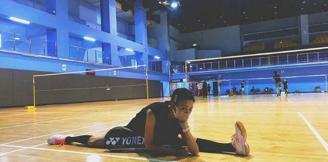 小初|最强孕妇！38岁陈意涵挺二胎孕肚轻松做一字马