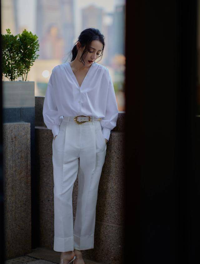黑色|女人过了50岁，出门少穿这3种“装嫩色”，显胖俗气还掉价