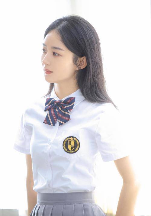 赵丽颖|自强的女人有多美，看赵丽颖穿JK裙就知道了，又甜又嫩不像结过婚
