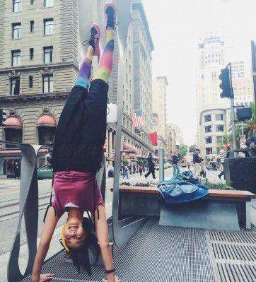 小初|最强孕妇！38岁陈意涵挺二胎孕肚轻松做一字马