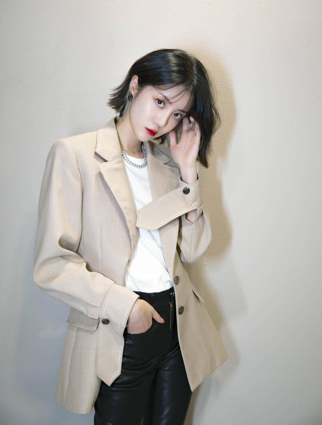 卷发|奔五的女人远离这3种“发型”，特别是第2种，显老还容易掉头发