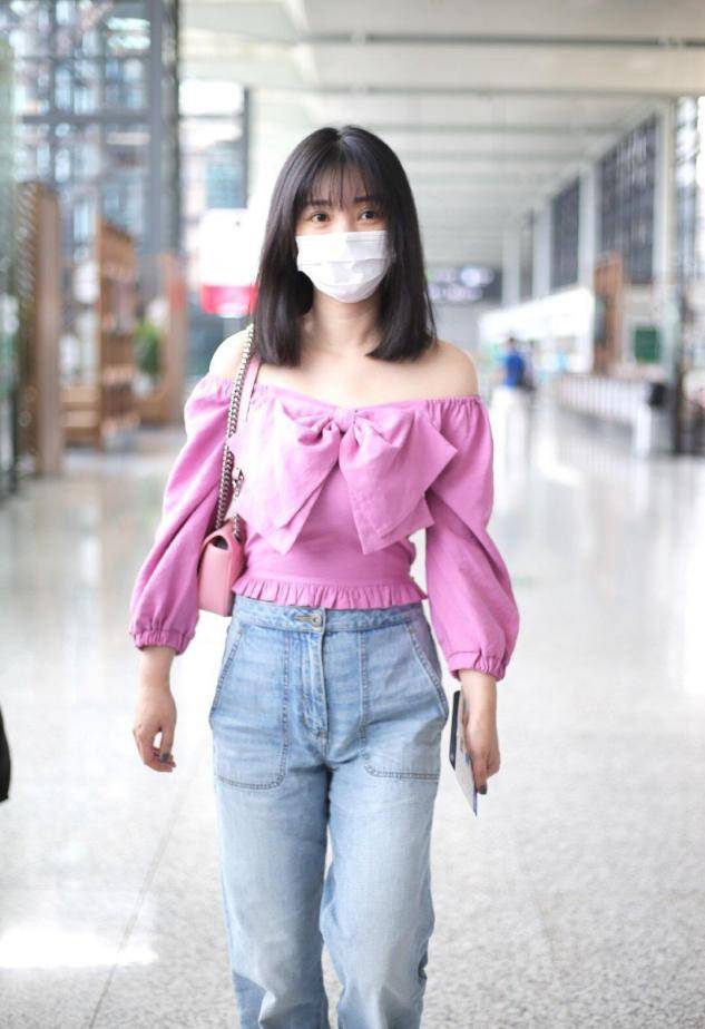 身材|柳岩真是“人间水蜜桃”，穿翠色仙女裙惊艳全场，扎丸子头更显嫩