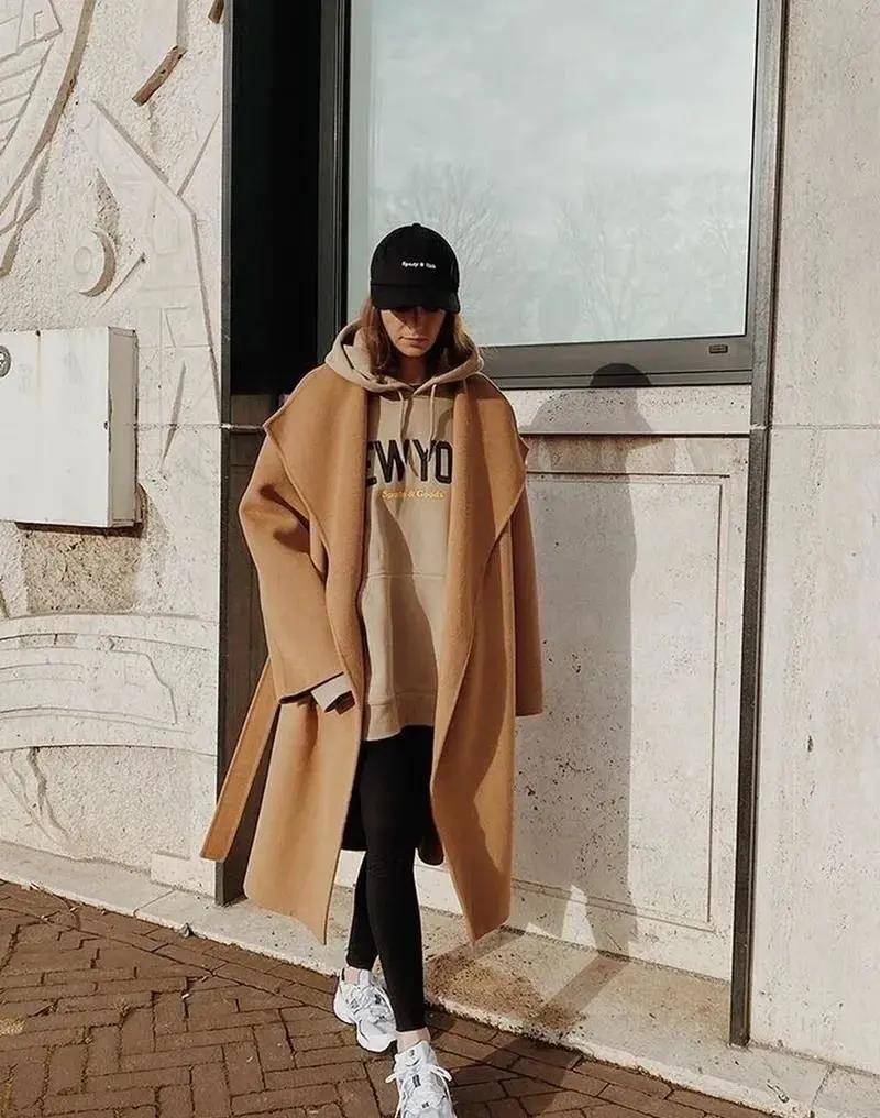 黑色|三木又把“驼色大衣”带火了,这样来搭,时髦保暖又显贵,真美