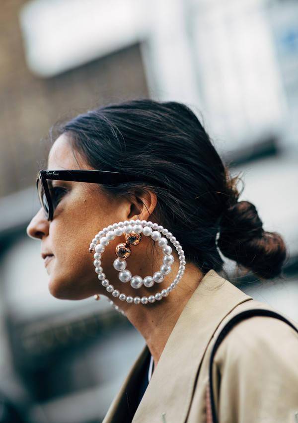 黑色|三木又把“驼色大衣”带火了,这样来搭,时髦保暖又显贵,真美