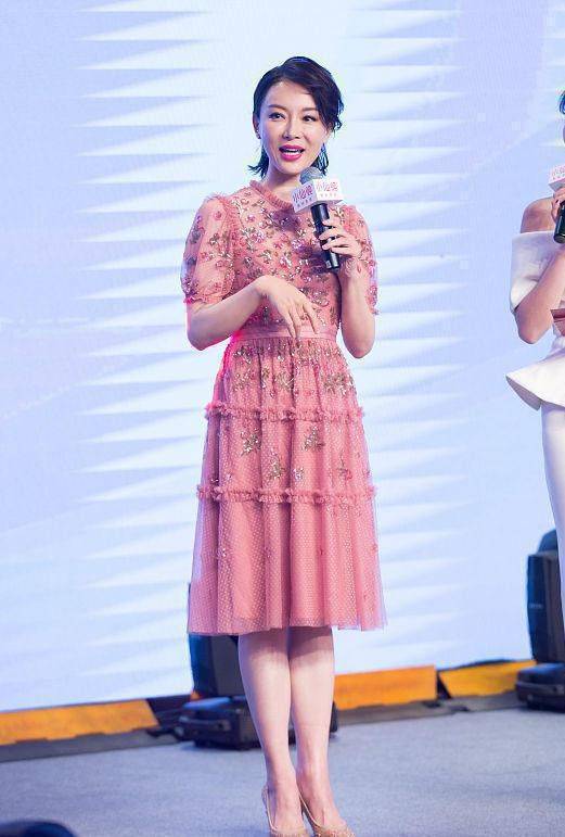 样式|陈数穿粉色都能这么霸气，“女强人”的气场可挡不住，干练又帅气