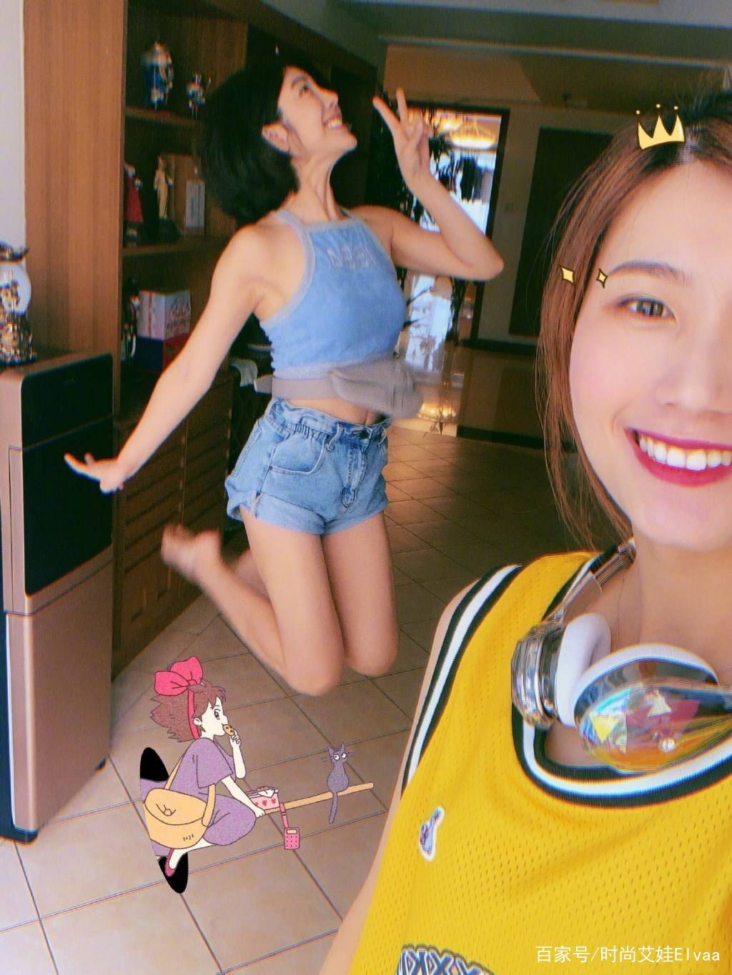 石板|赵奕欢真不怕冷，秀胃装配体操裤在小区石板跳舞，时尚身材太吸睛