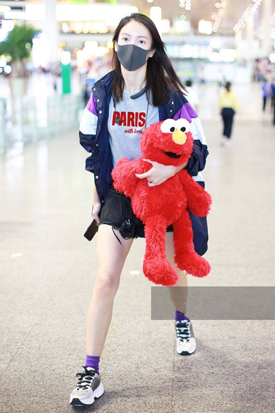 夏天|金晨：太瘦？一身绿色搭配显皮肤白皙，简约又小清新装时髦又凉爽