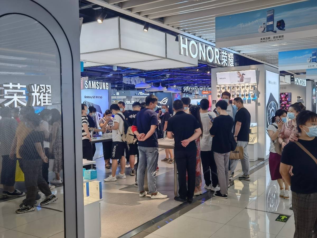 市场|荣耀高管晒巡店图，荣耀Magic3系列销售火爆！