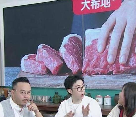 程度|汪小菲带女儿吃早餐,豪华程度“亮瞎”网友:贫穷限制我的想象!