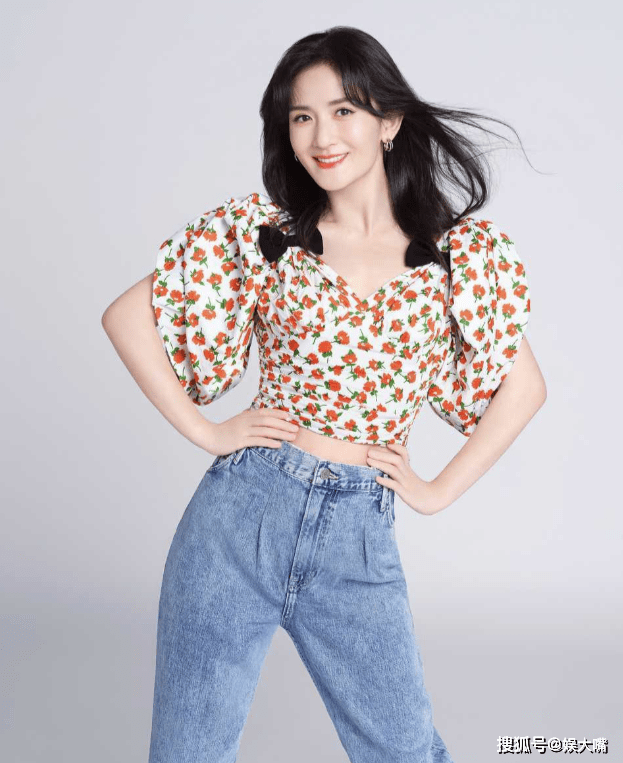 床单|谢娜生二胎后首露面，网友称肚子已平摊，将参与快本22日的录制