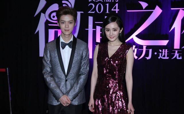 整体|杨幂无修近照状态好真实，妆容精致也显老气，橙色眼影好突兀