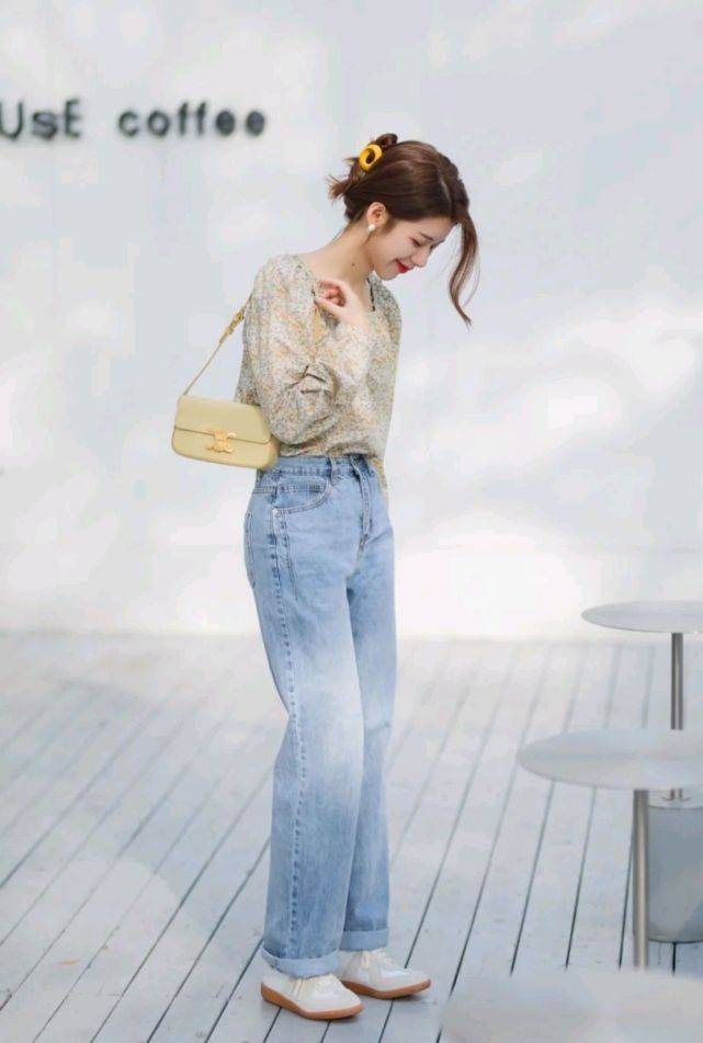 感觉|休闲风格的穿搭分享,这样搭配精致又减龄,还很有女人味