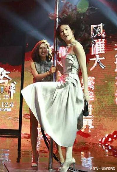 设计|不愧是公认的女神，刘亦菲穿白色抹胸连衣裙亮相，化身下凡仙女